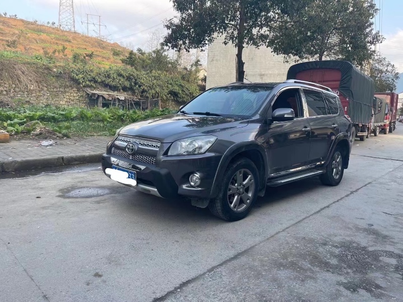 重慶12年豐田RAV42