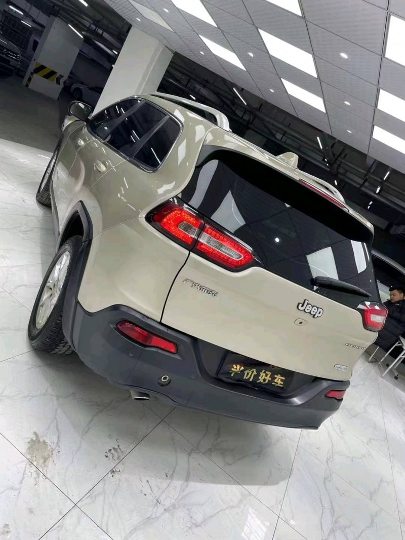 成都16年Jeep自由光4
