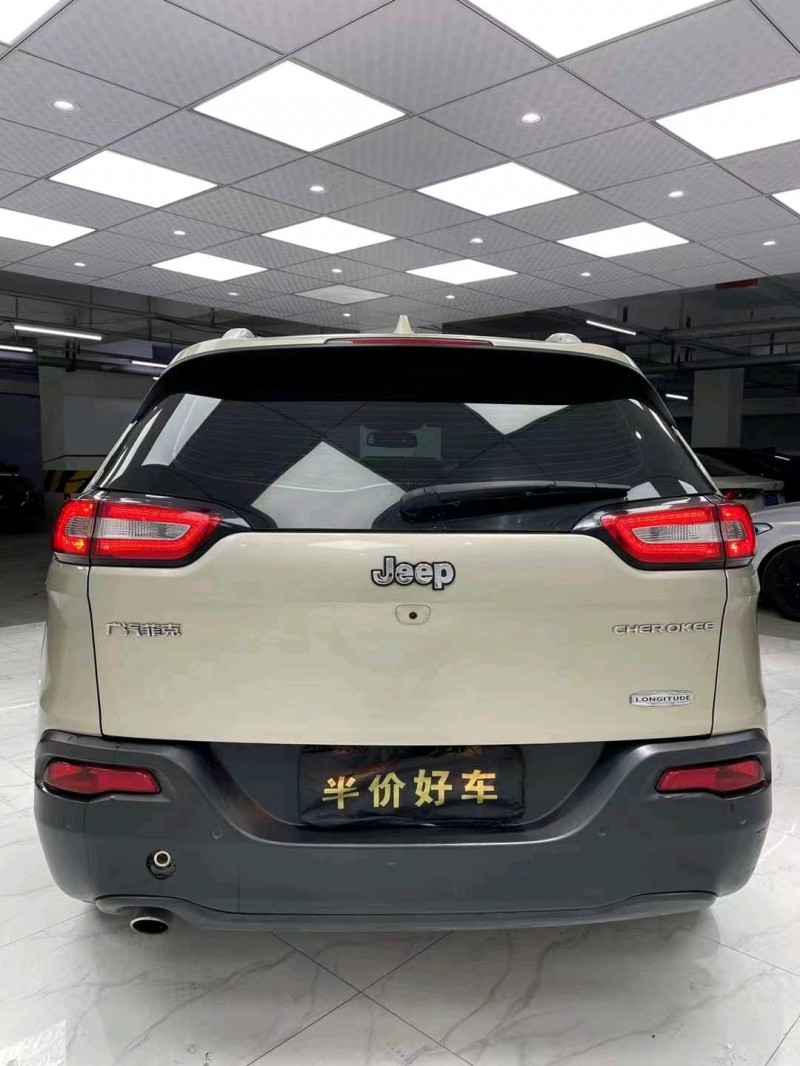 成都16年Jeep自由光5
