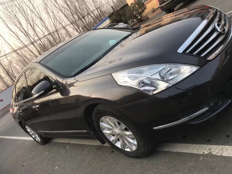 青島10年日產天籟2