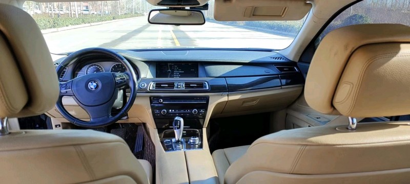 北京11年宝马7系6