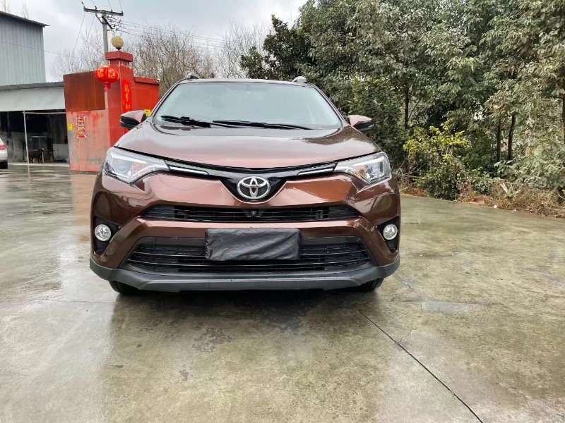 樂山17年豐田RAV4榮放1