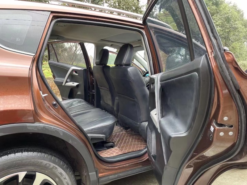 樂山17年豐田RAV4榮放4