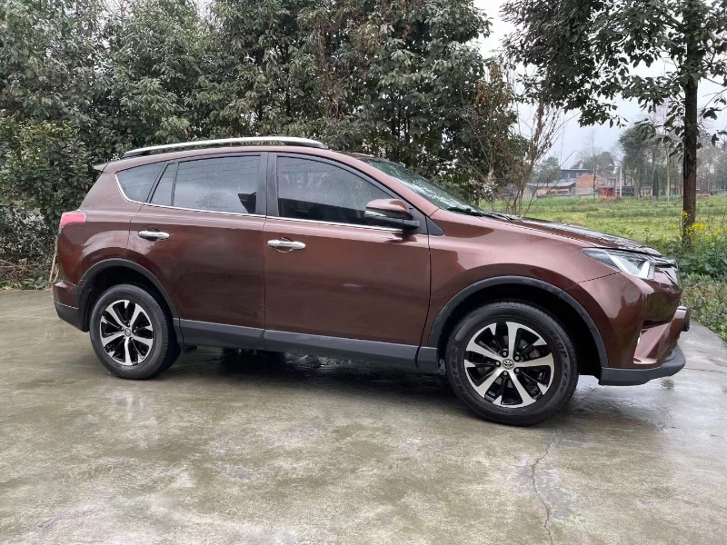 樂山17年豐田RAV4榮放7