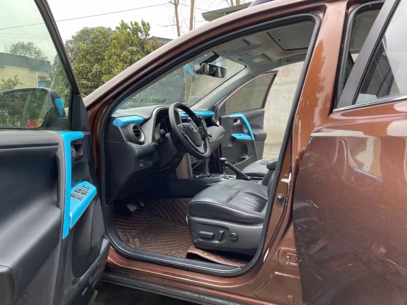 樂山17年豐田RAV4榮放8