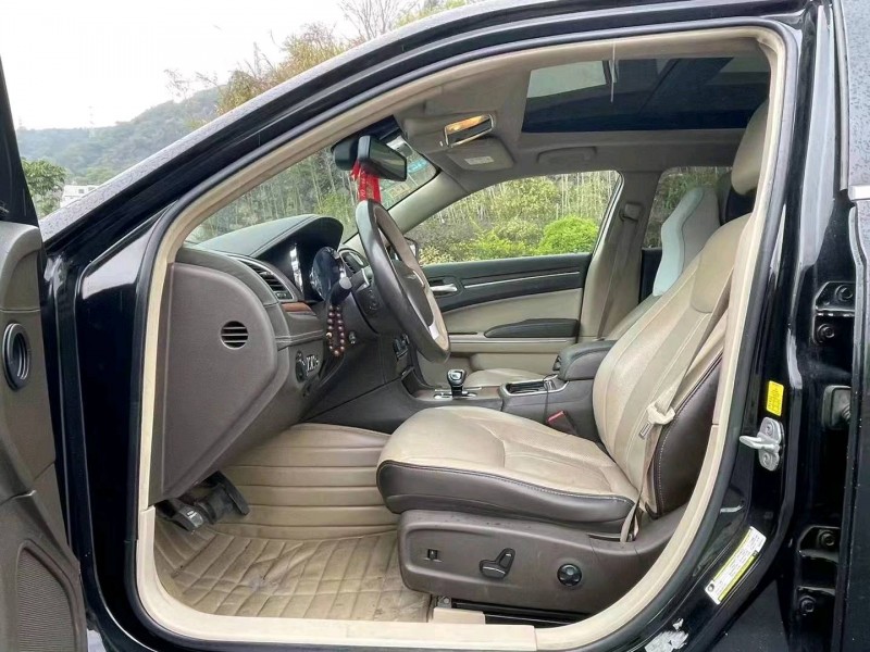 广州14年克莱斯勒300C7