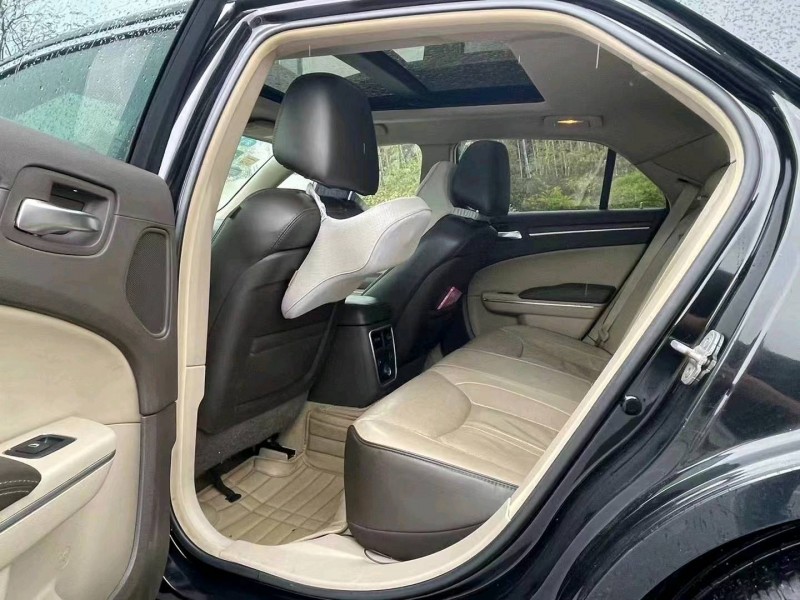 广州14年克莱斯勒300C8