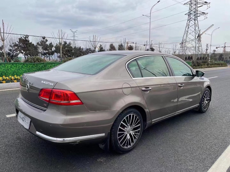 青岛13年大众迈腾4