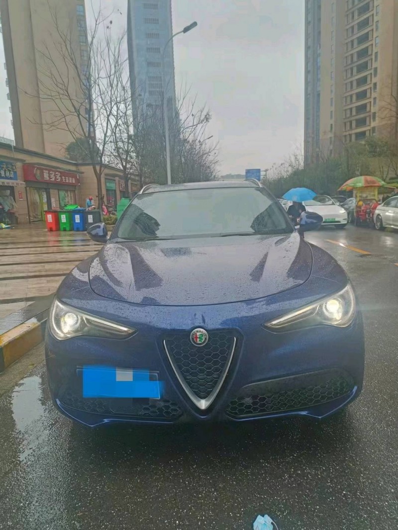撫州18年阿爾法·羅密歐Giulia1