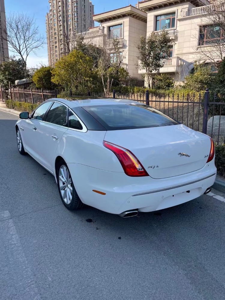 青島10年捷豹XJL4