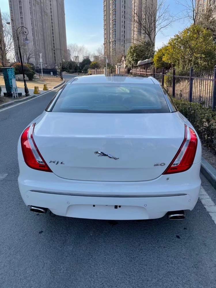 青島10年捷豹XJL5