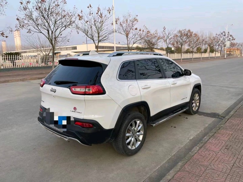 宜昌14年Jeep自由光4