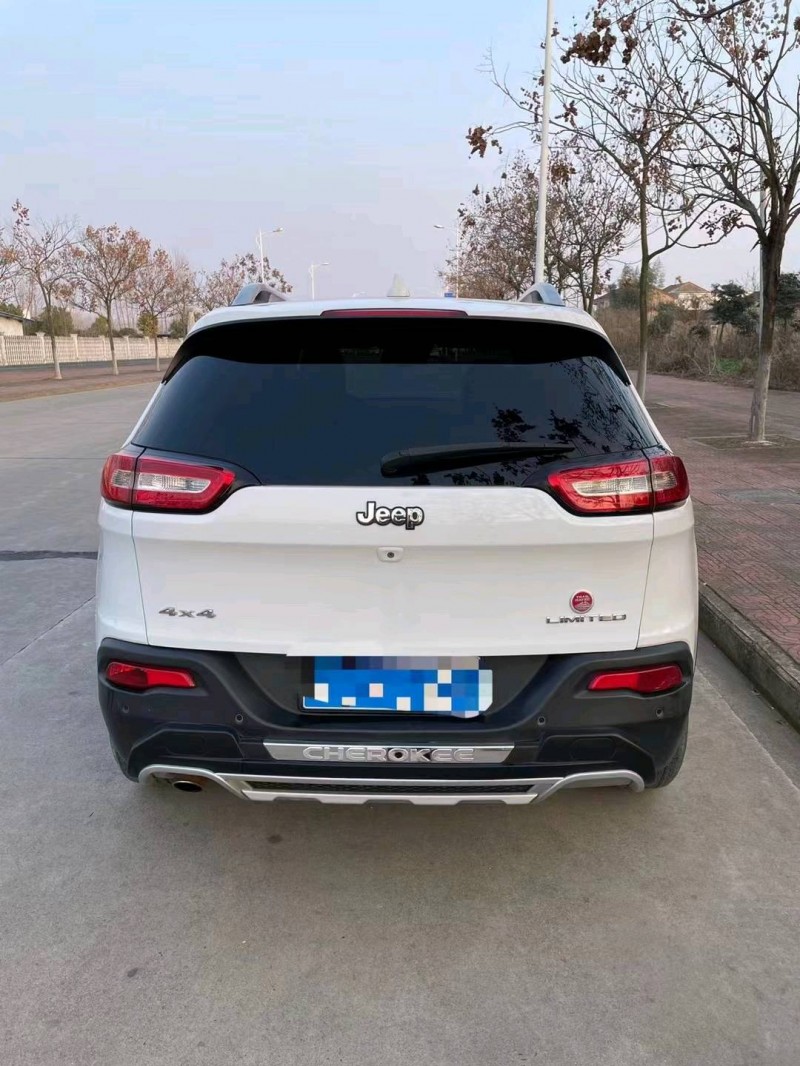 宜昌14年Jeep自由光5
