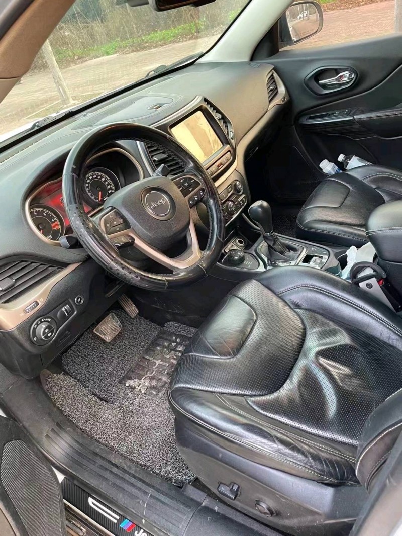 宜昌14年Jeep自由光7