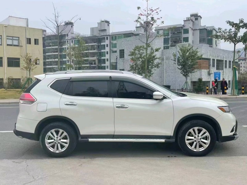 廣州15年日產奇駿4