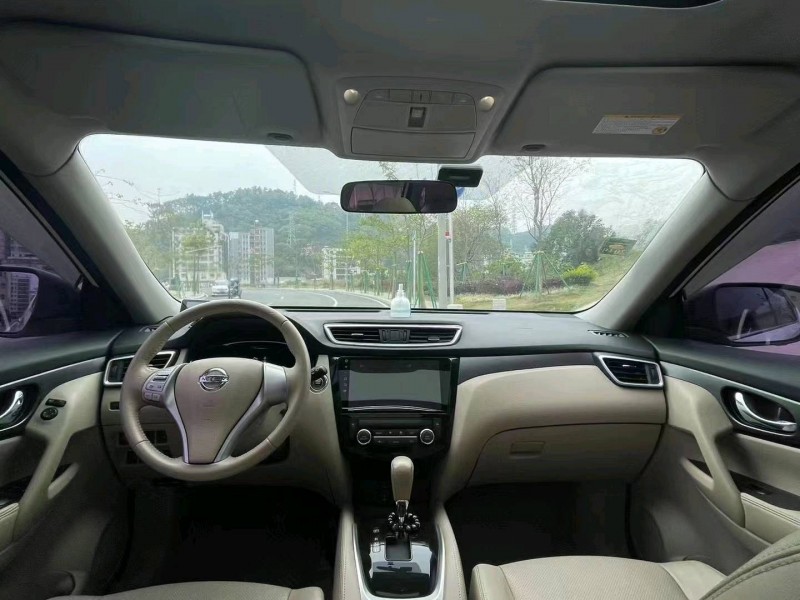 廣州15年日產奇駿8