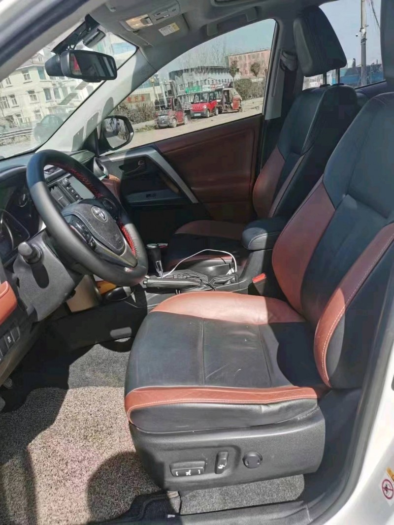 青島16年豐田RAV42