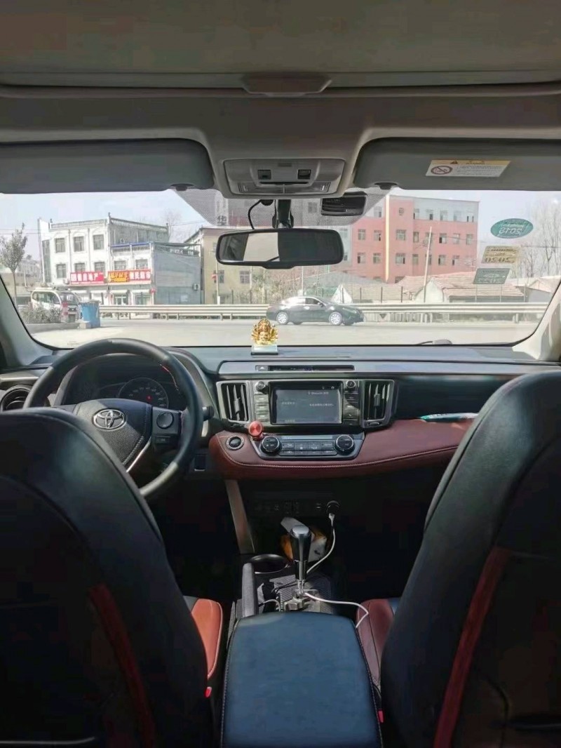 青島16年豐田RAV44