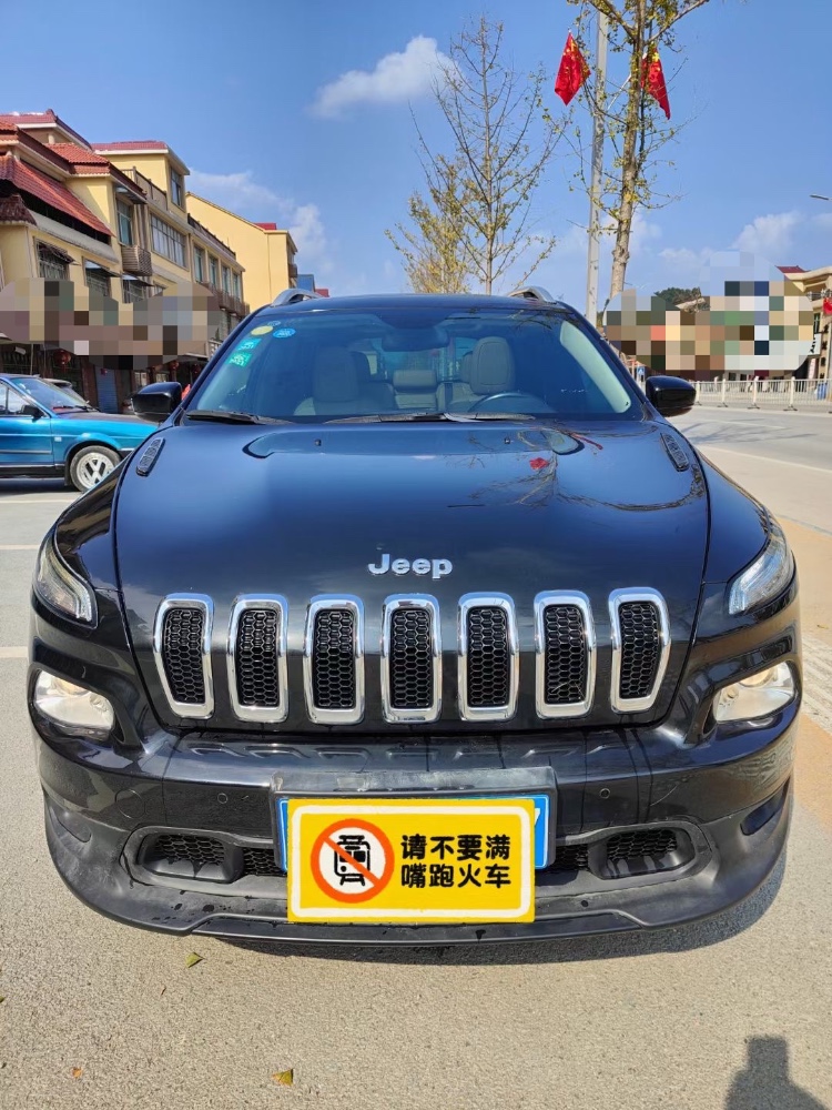 上饒17年Jeep自由光1