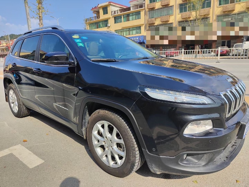 上饒17年Jeep自由光3