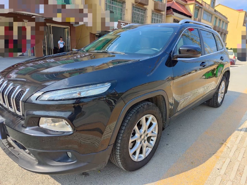 上饒17年Jeep自由光4
