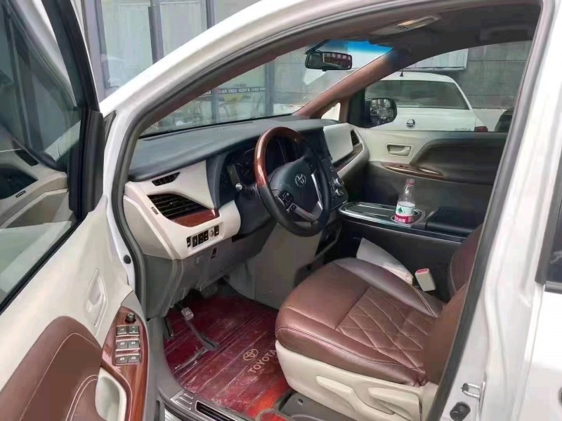 北京15年丰田塞纳2