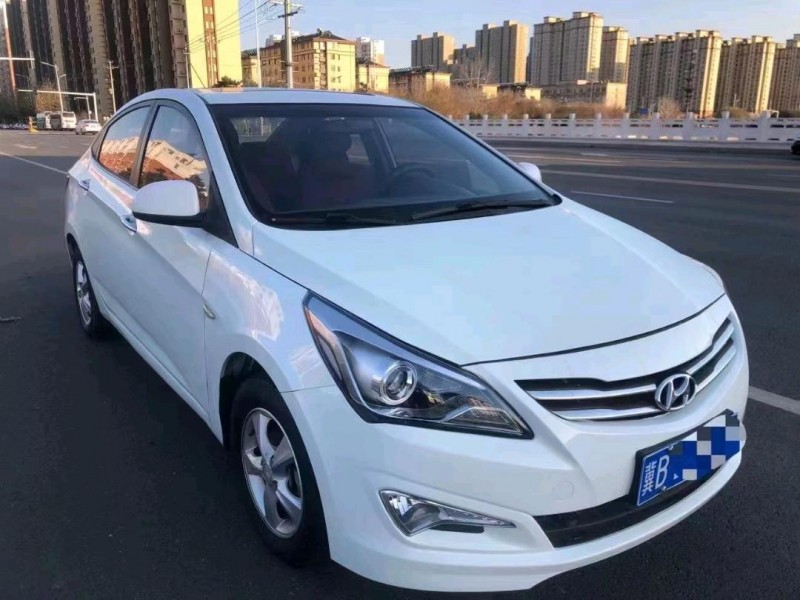 北京16年现代瑞纳8