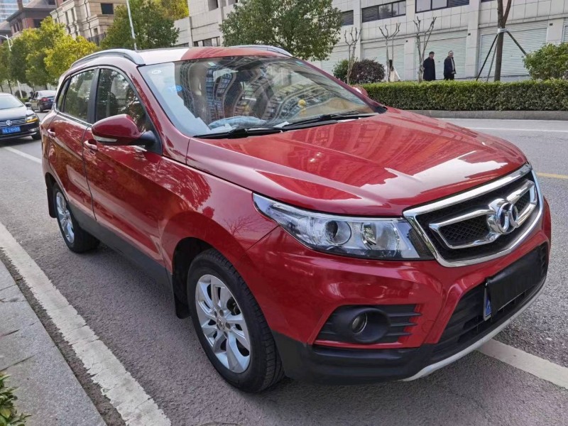 北京16年北汽绅宝X552