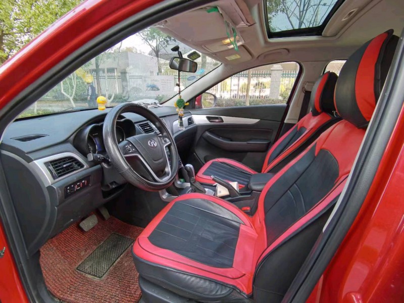 北京16年北汽绅宝X556