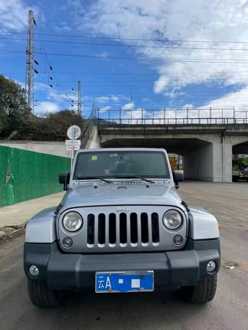 麗江14年Jeep牧馬人1