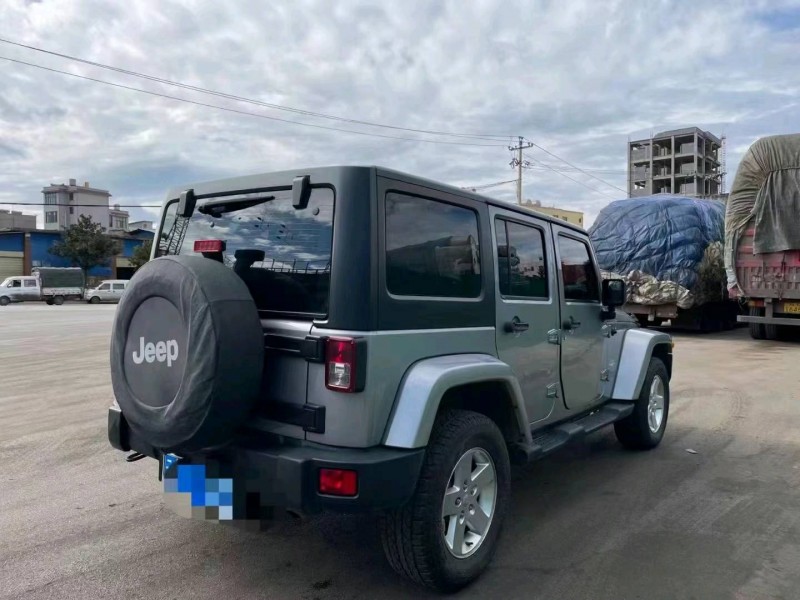麗江14年Jeep牧馬人3
