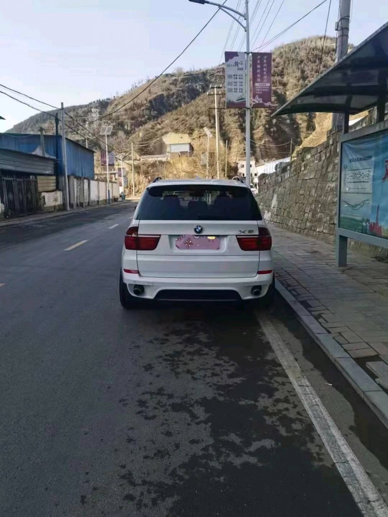 延安13年寶馬X53
