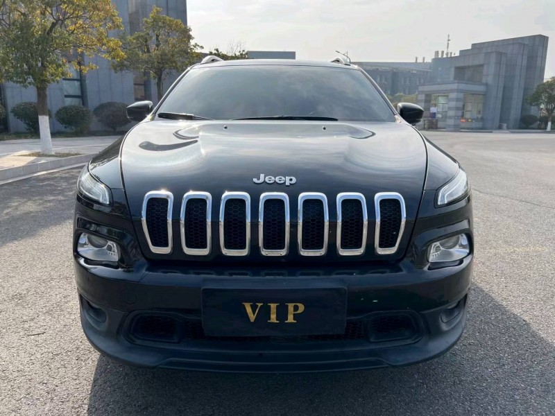 鹽城16年Jeep自由光1