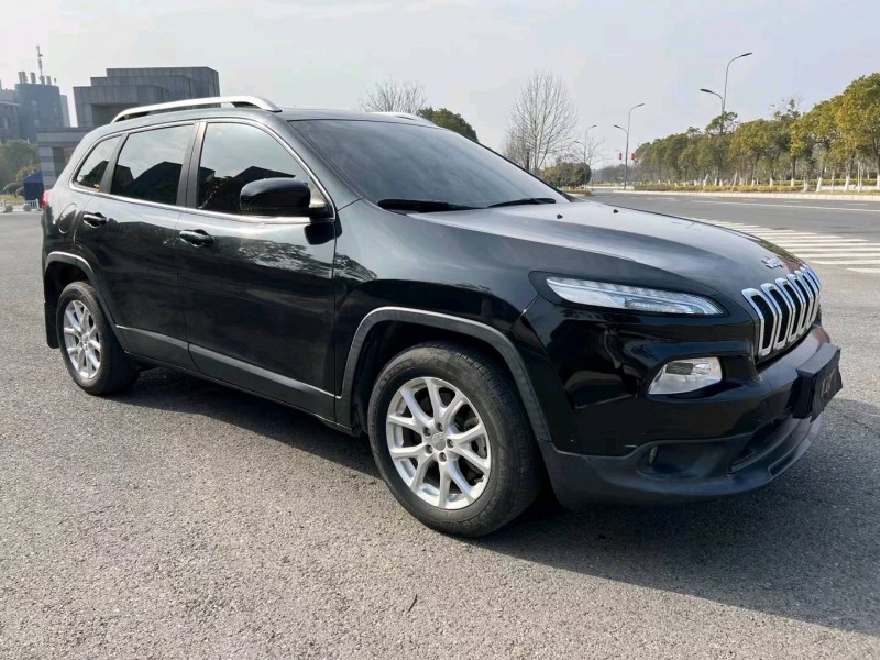鹽城16年Jeep自由光3