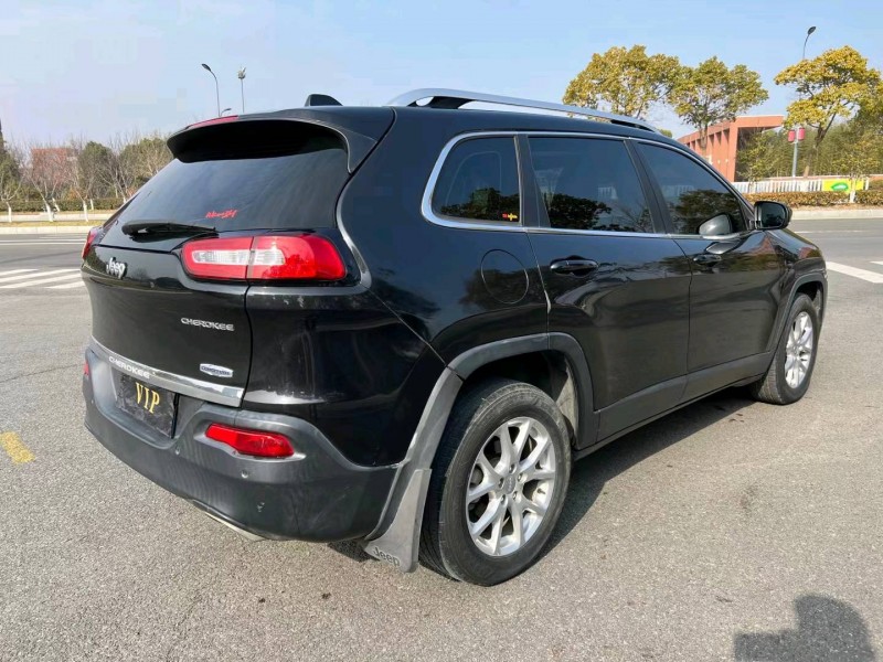 鹽城16年Jeep自由光8