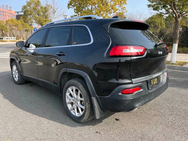 鹽城16年Jeep自由光9