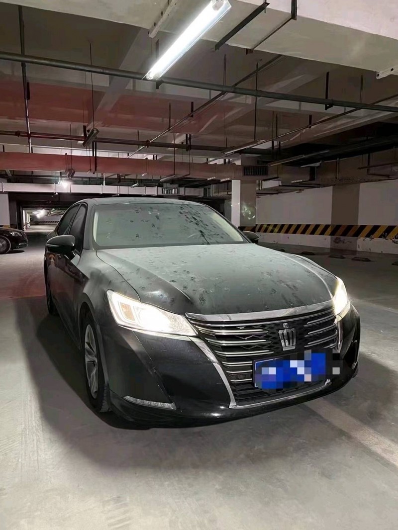 自貢15年豐田皇冠1
