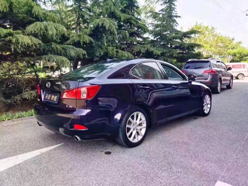 北京11年雷克萨斯IS5