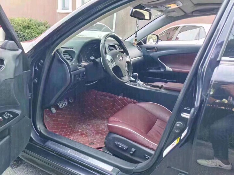 北京11年雷克萨斯IS7