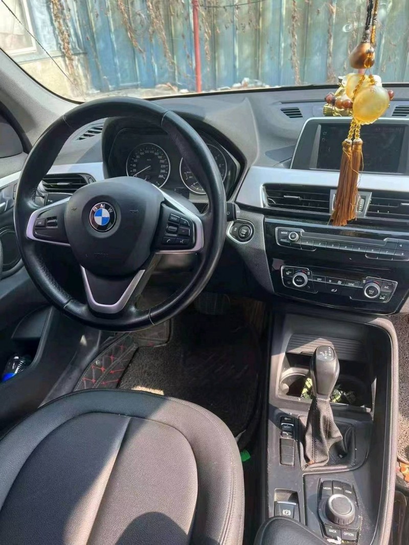 北京17年宝马X18