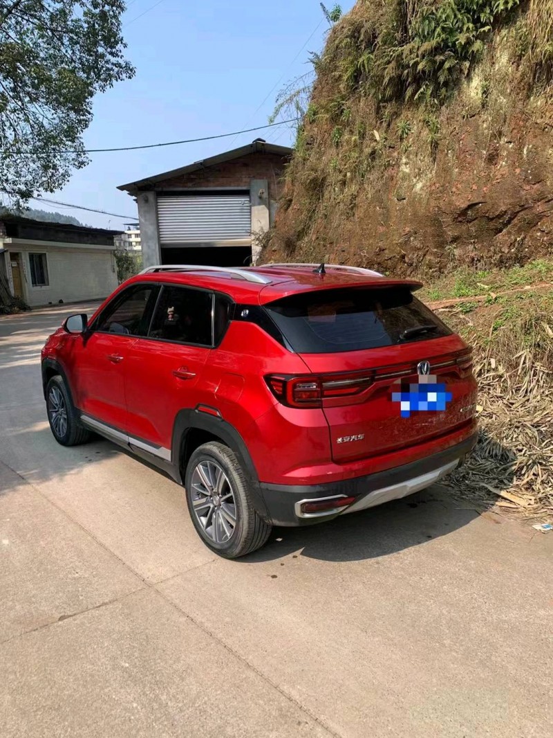 自貢19年長安汽車CS355