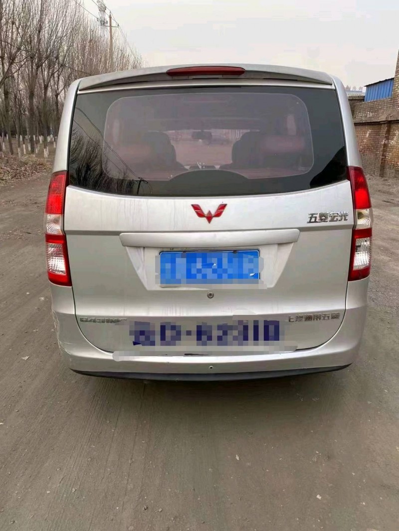 呂梁13年五菱汽車宏光2