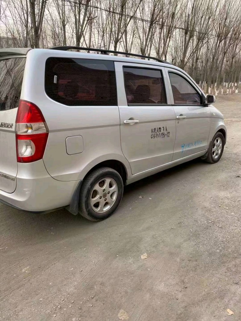 呂梁13年五菱汽車宏光4