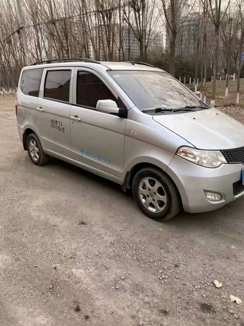 呂梁13年五菱汽車宏光9
