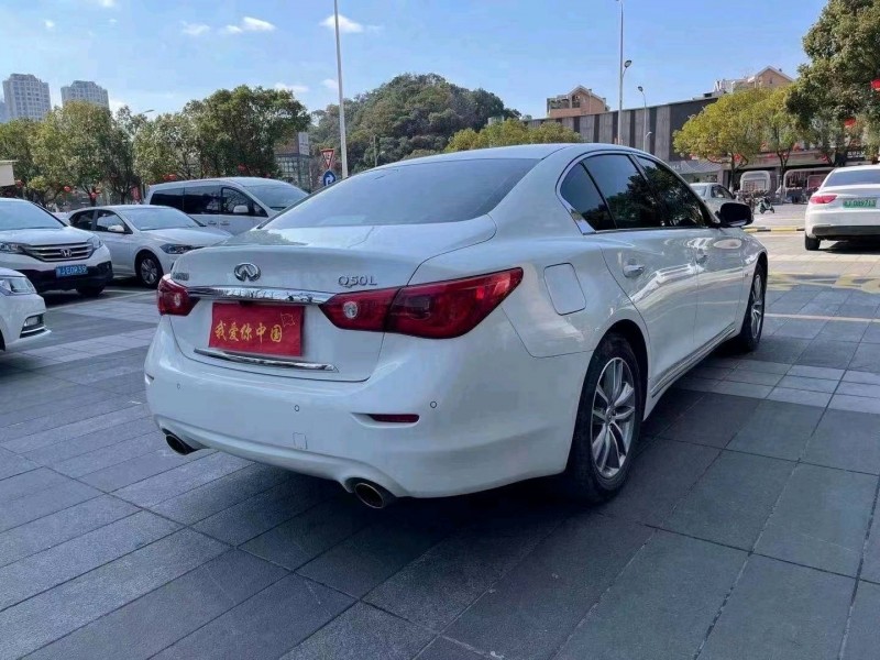 紹興15年英菲尼迪Q50L4