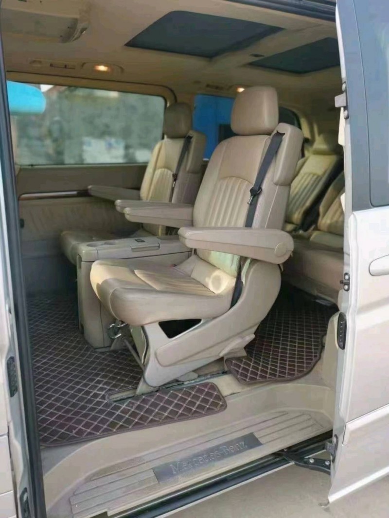 北京11年奔驰唯雅诺8