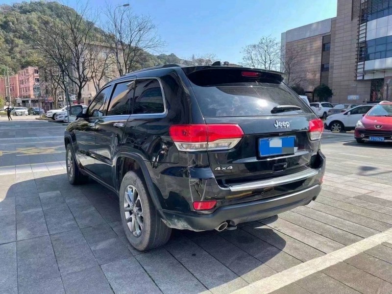 紹興17年Jeep大切諾基4
