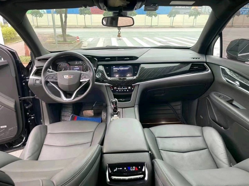南平21年凱迪拉克XT68