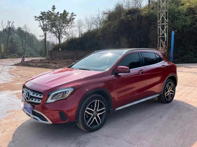 东营17年奔驰GLA6