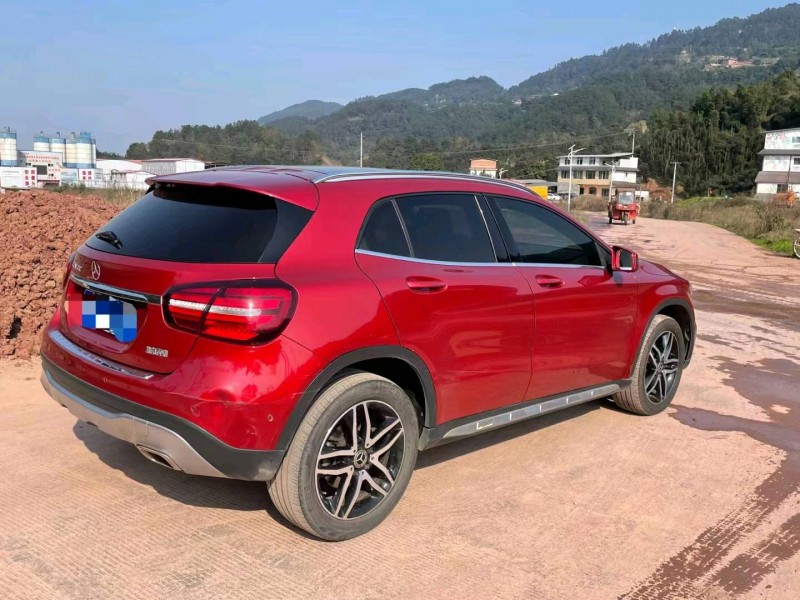 东营17年奔驰GLA4